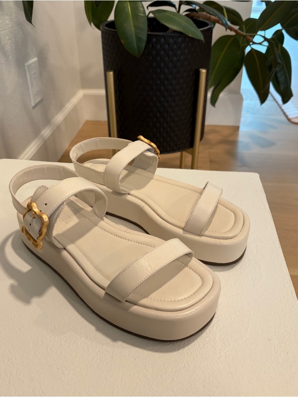 NEW Schutz Wavy Platform Sandals in Pearl Gold Hardware Size 7.5